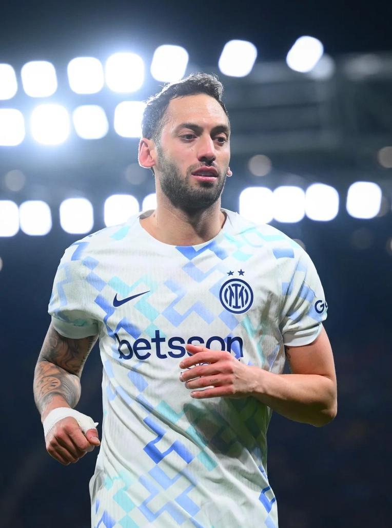 米乐app-国米官方：恰尔汗奥卢左侧比目鱼肌出现肌肉劳损症状